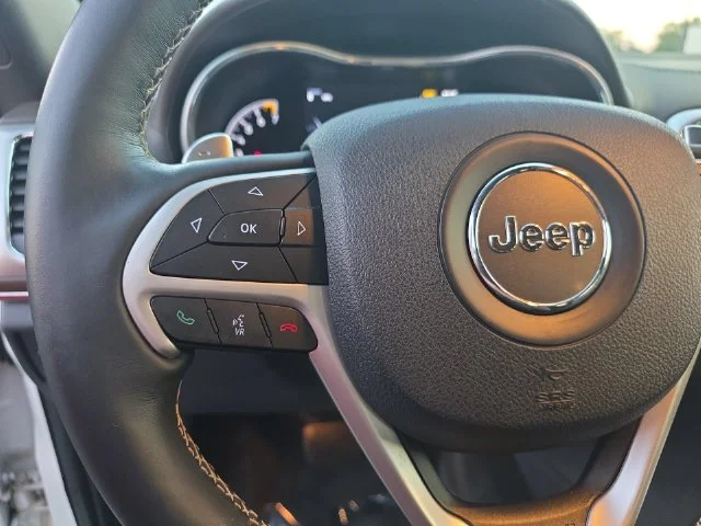 Used 2016 White Jeep Overland image 17