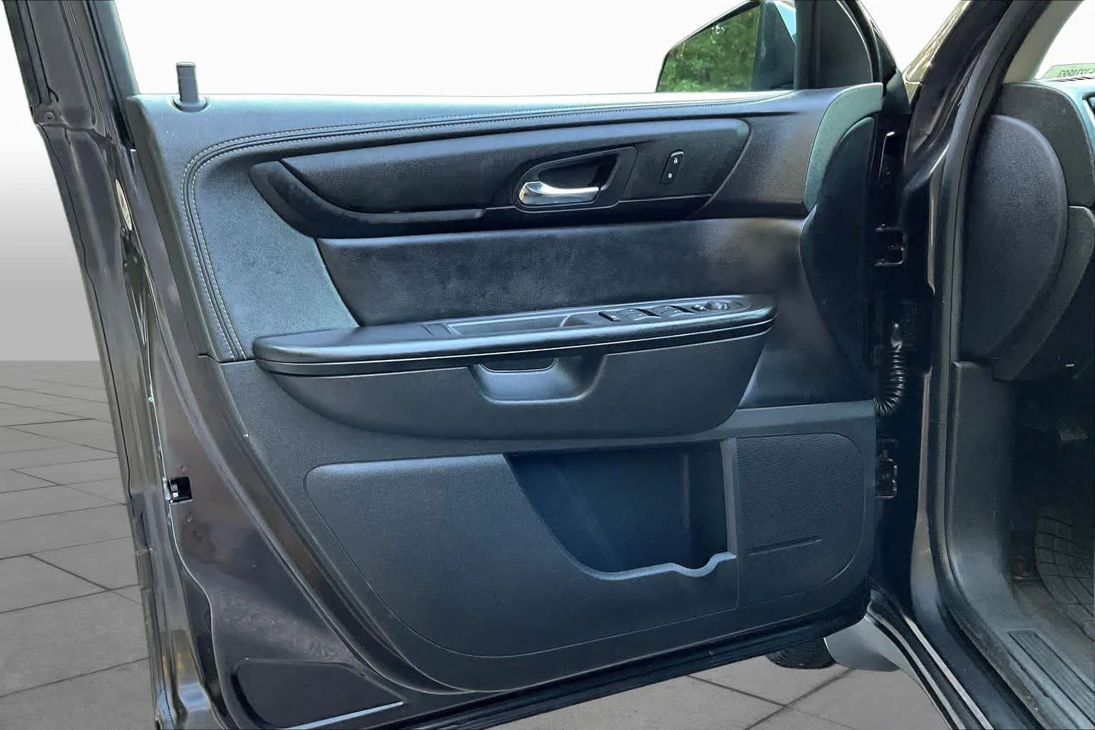 Used 2014 Tungsten Metallic Chevrolet LT image 21