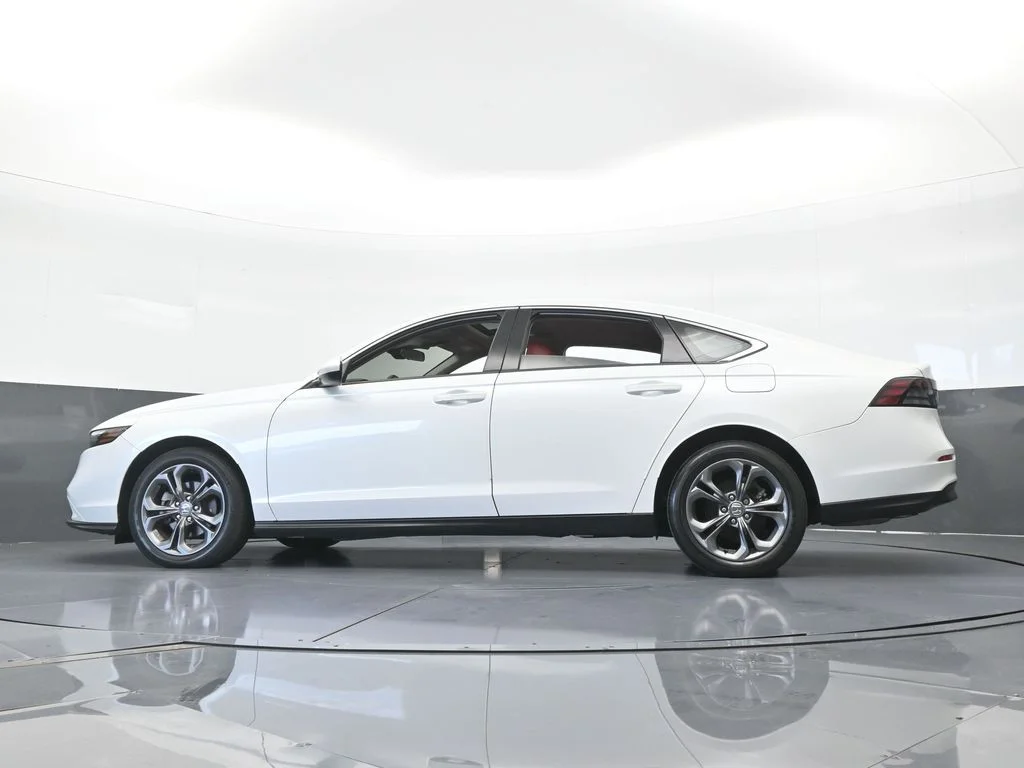 Used 2023 Platinum White Pearl Honda EX image 54