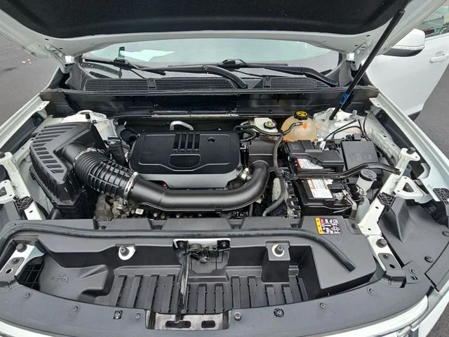 Used 2023 White GMC SLE image 33