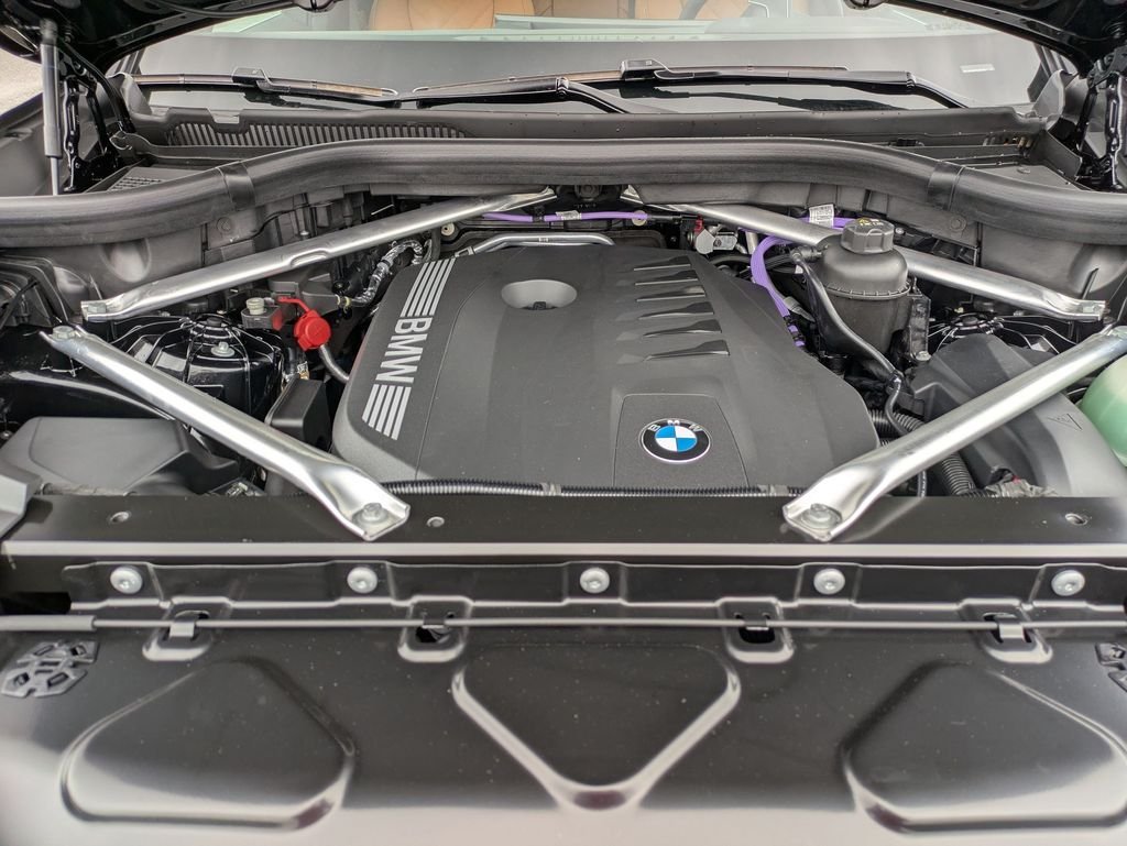 New 2026 Black Sapphire Metallic BMW xDrive40i image 9