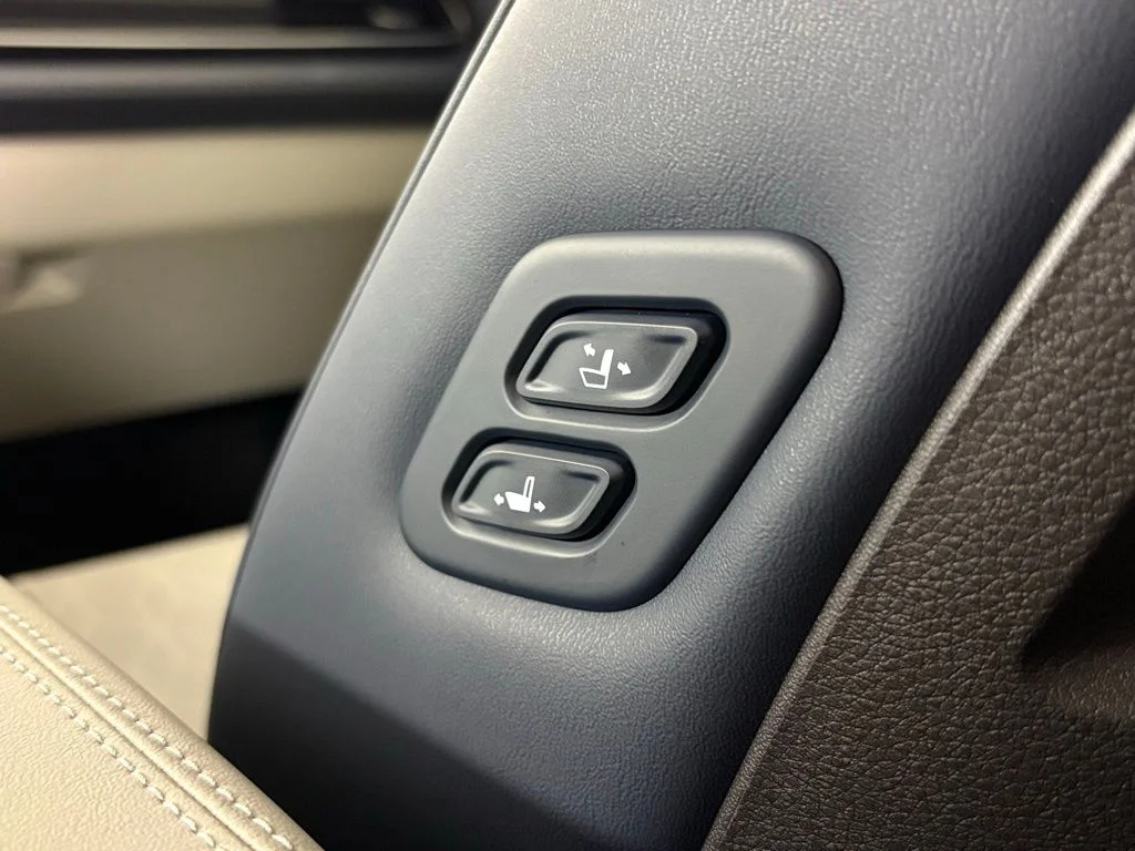 New 2026 Ceramic Silver Kia EX image 35