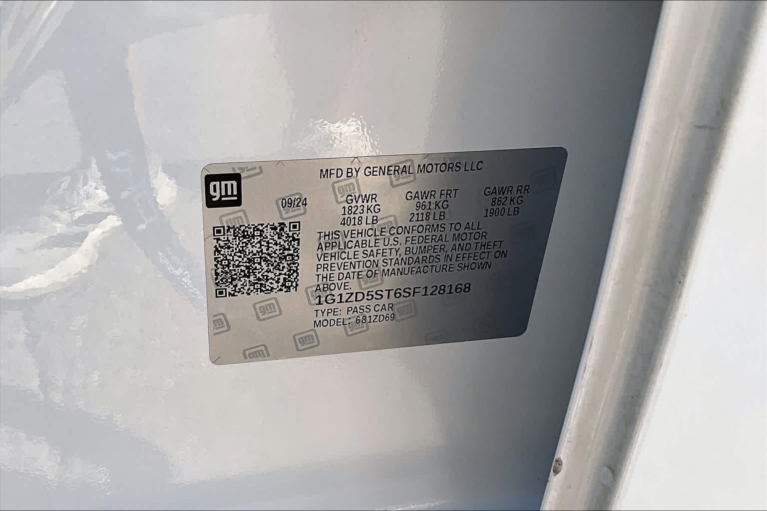 Used 2025 White Chevrolet LT image 33