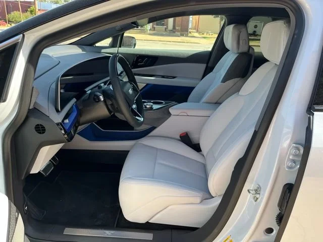 2027 Cadillac OPTIQ Luxury - Photo 11