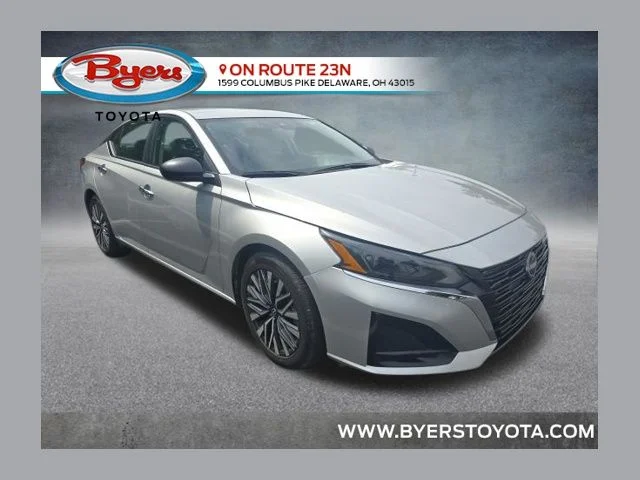 Used 2025 Silver Nissan 2.5 SV image 1
