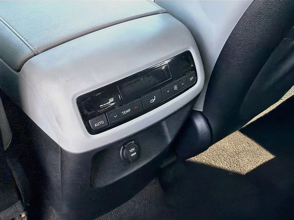 Used 2025 White Hyundai SEL image 28