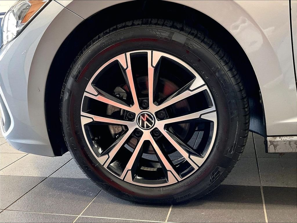 Used 2023 Gray Volkswagen 1.5T Sport image 7