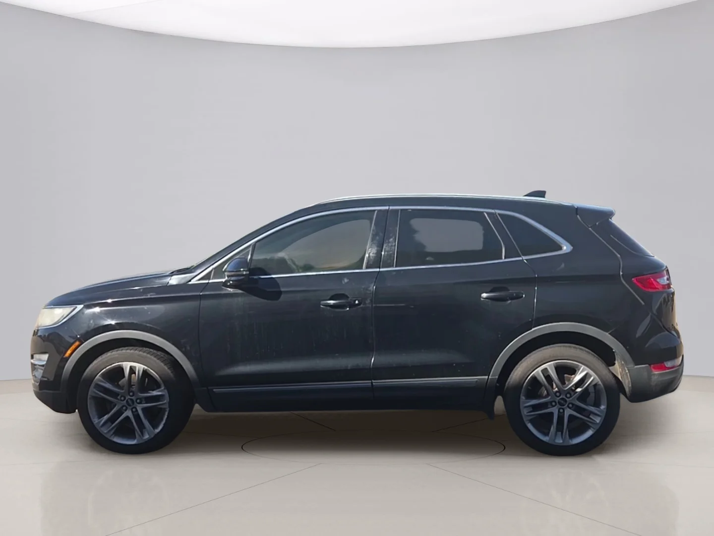 Used 2017 Black Lincoln RESERVE image 2