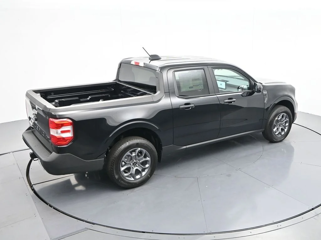 New 2025 Shadow Black Ford XLT image 26