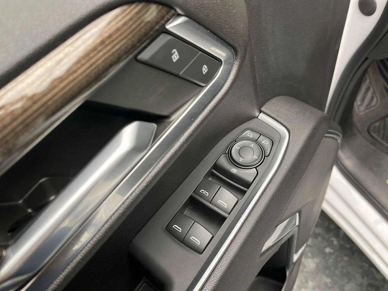 2023 Chevrolet Silverado 1500 LT - Photo 9