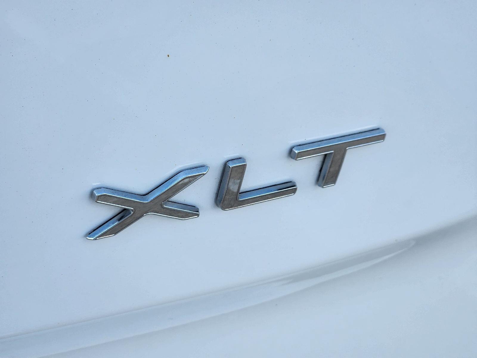 Used 2023 Frozen White Ford XLT image 12