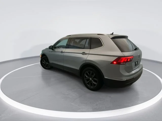Used 2022 Gray Volkswagen 2.0T SE image 4