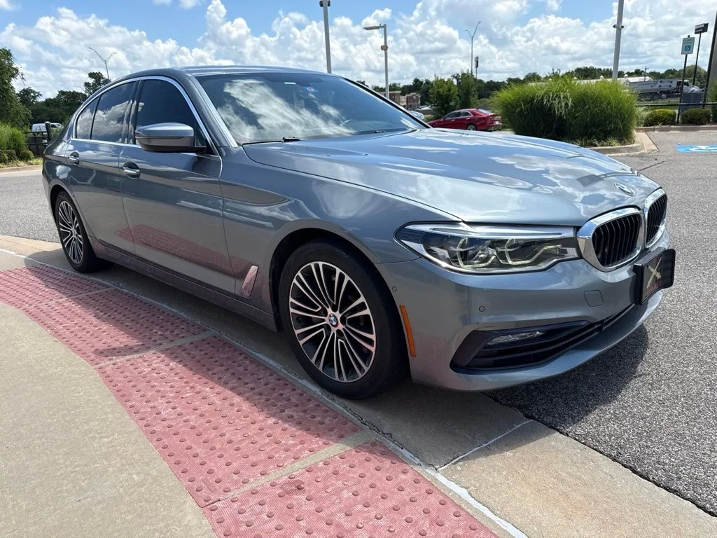 Used 2017 Blue BMW 540i xDrive image 3