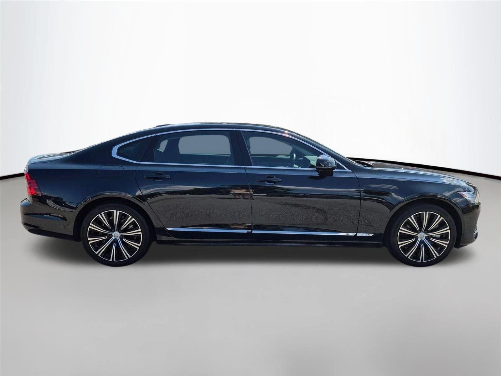 Used 2024 BLACK VOLVO  image 4