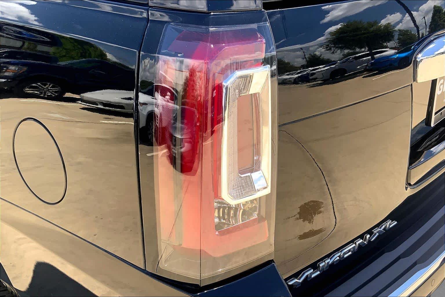 Used 2016 Onyx Black GMC Denali image 28
