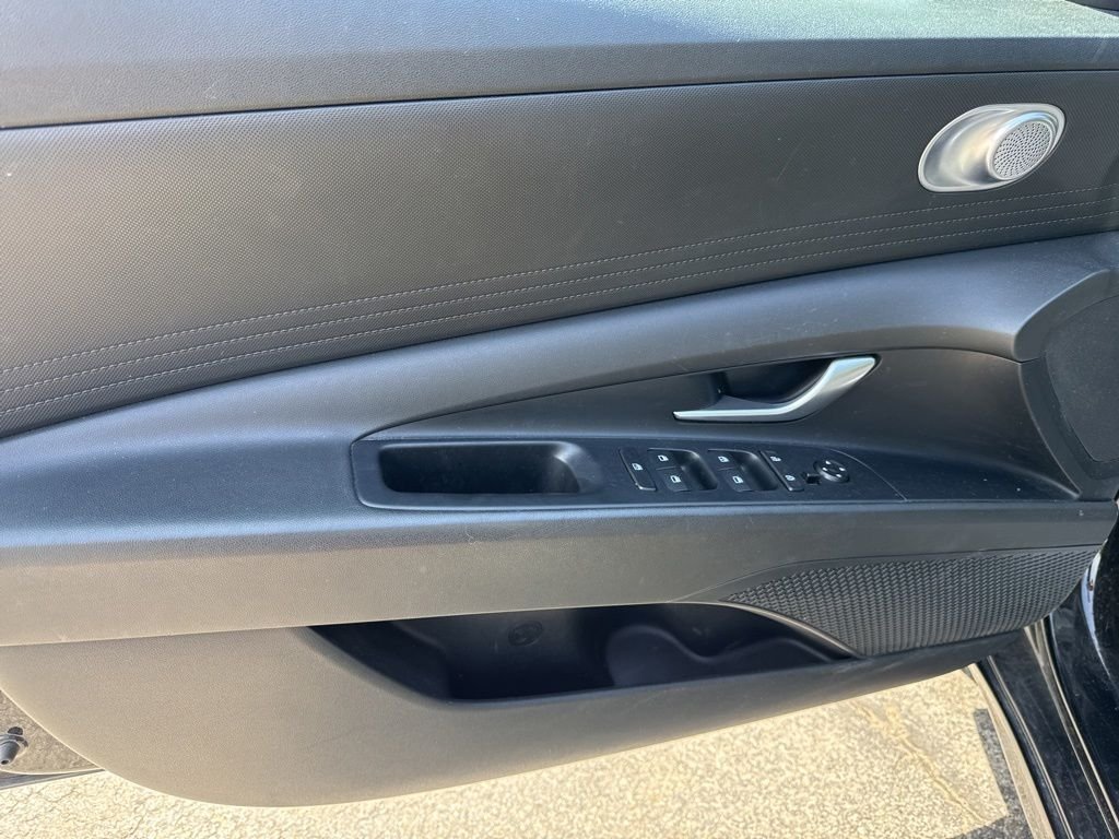 Used 2023 Black Hyundai SEL image 19