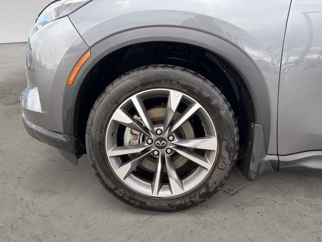Used 2025 Gray INFINITI LUXE image 9