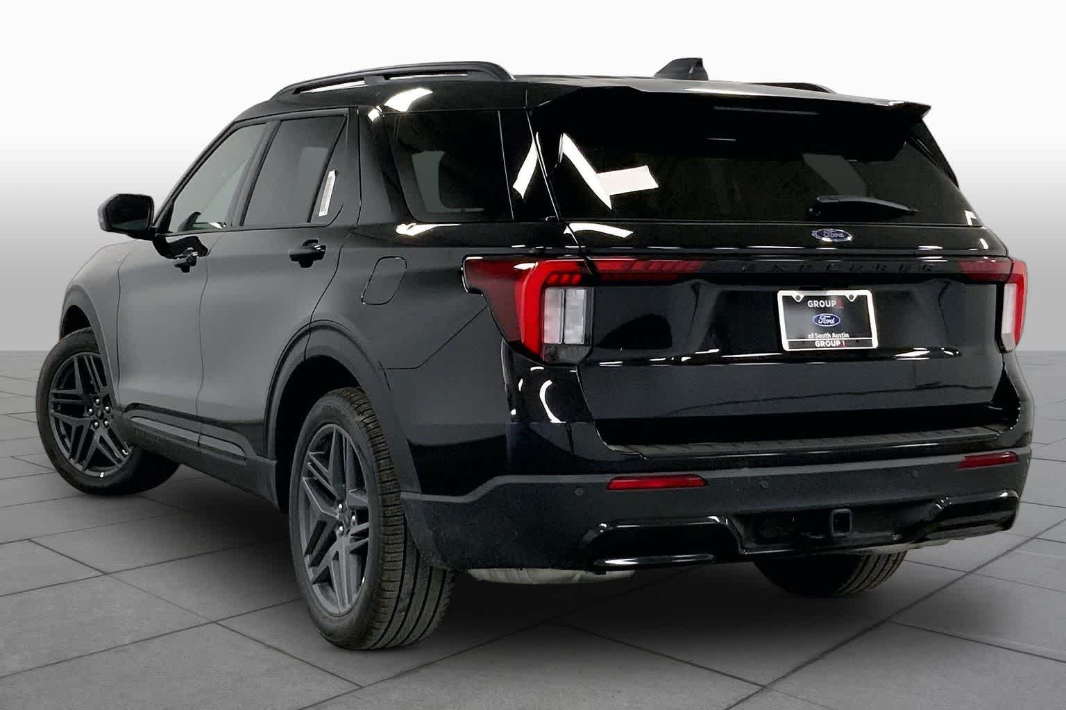New 2026 Agate Black Metallic Ford ST-Line image 11