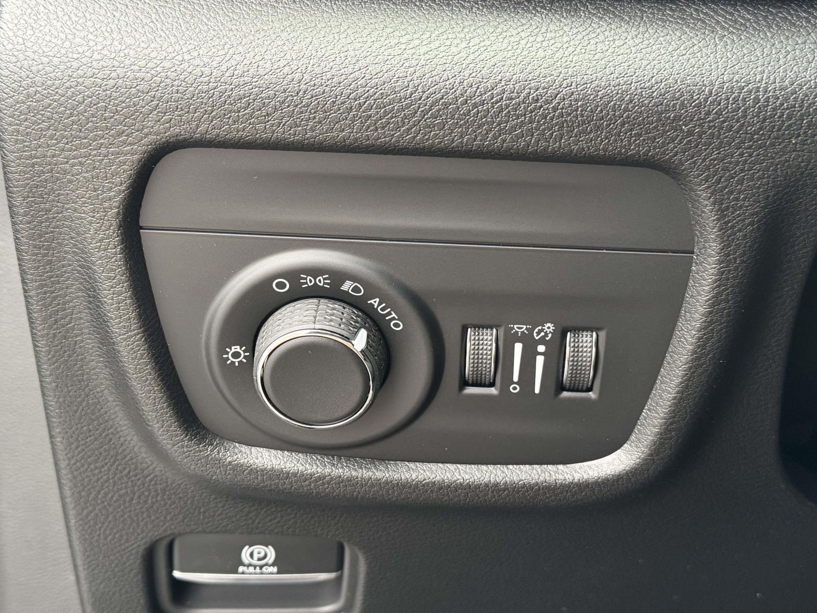New 2025 Baltic Gray Metallic Clear-Coat Exterior Paint Jeep Laredo image 9