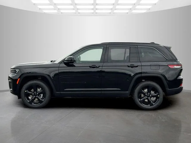 New 2026 Diamond Black Crystal Pearl-Coat Exterior Paint Jeep Limited image 4