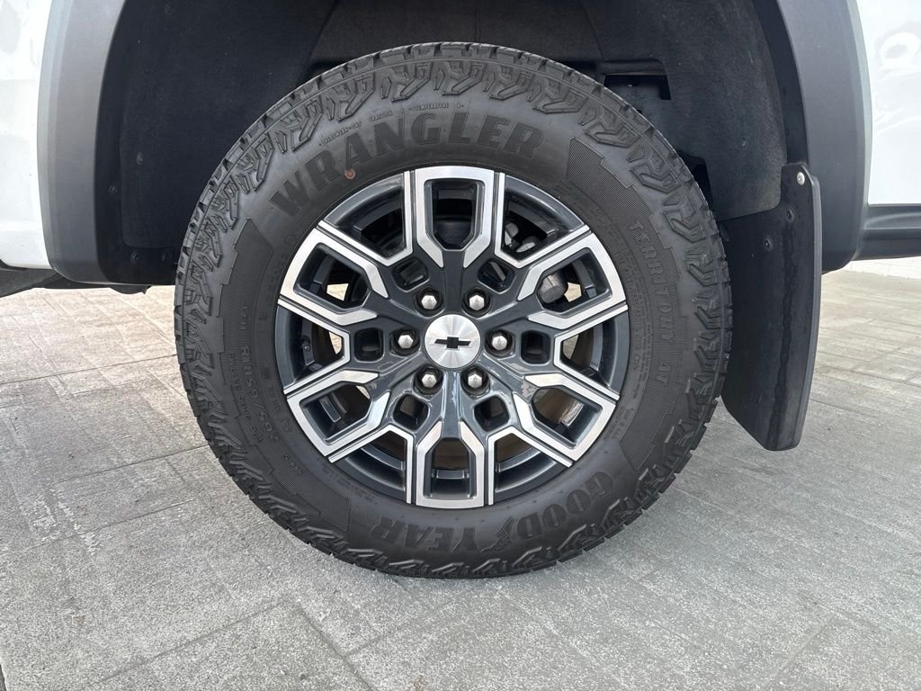 Used 2024 White Chevrolet Z71 image 18