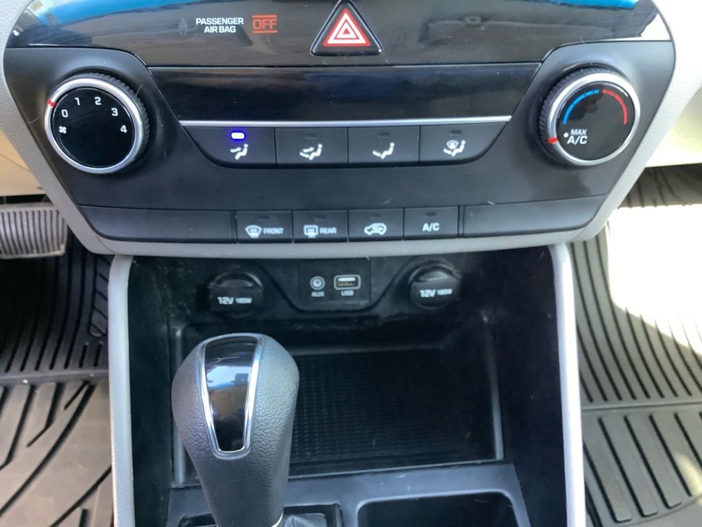 Used 2020 White Hyundai SE image 29