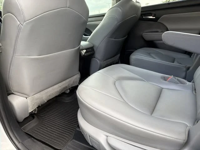 Used 2021 Silver Toyota XLE image 17