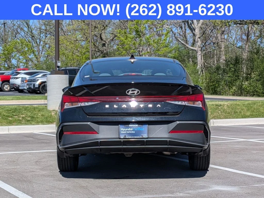 Used 2025 Black Hyundai SEL Sport image 6