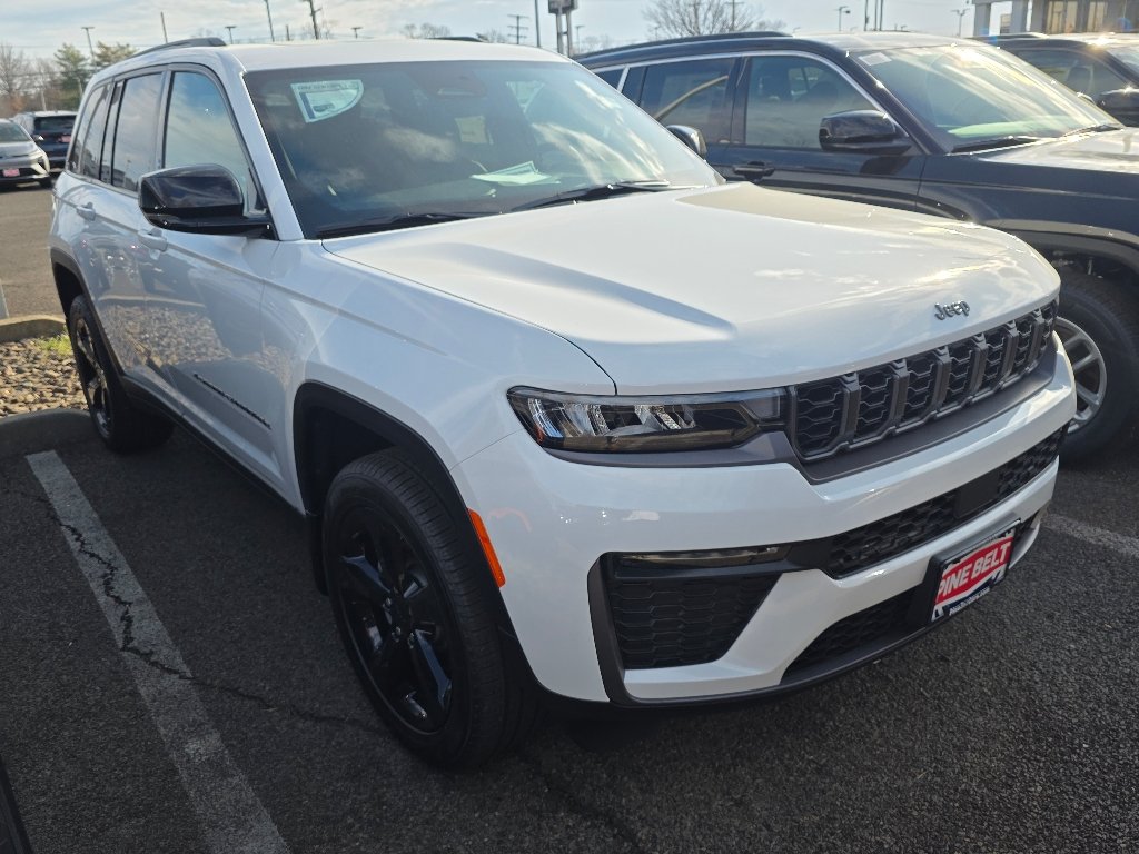 New 2026 Bright White Clear-Coat Exterior Paint Jeep Limited image 7