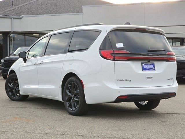 New 2026 Bright White Clear-Coat Exterior Paint Chrysler Limited image 28