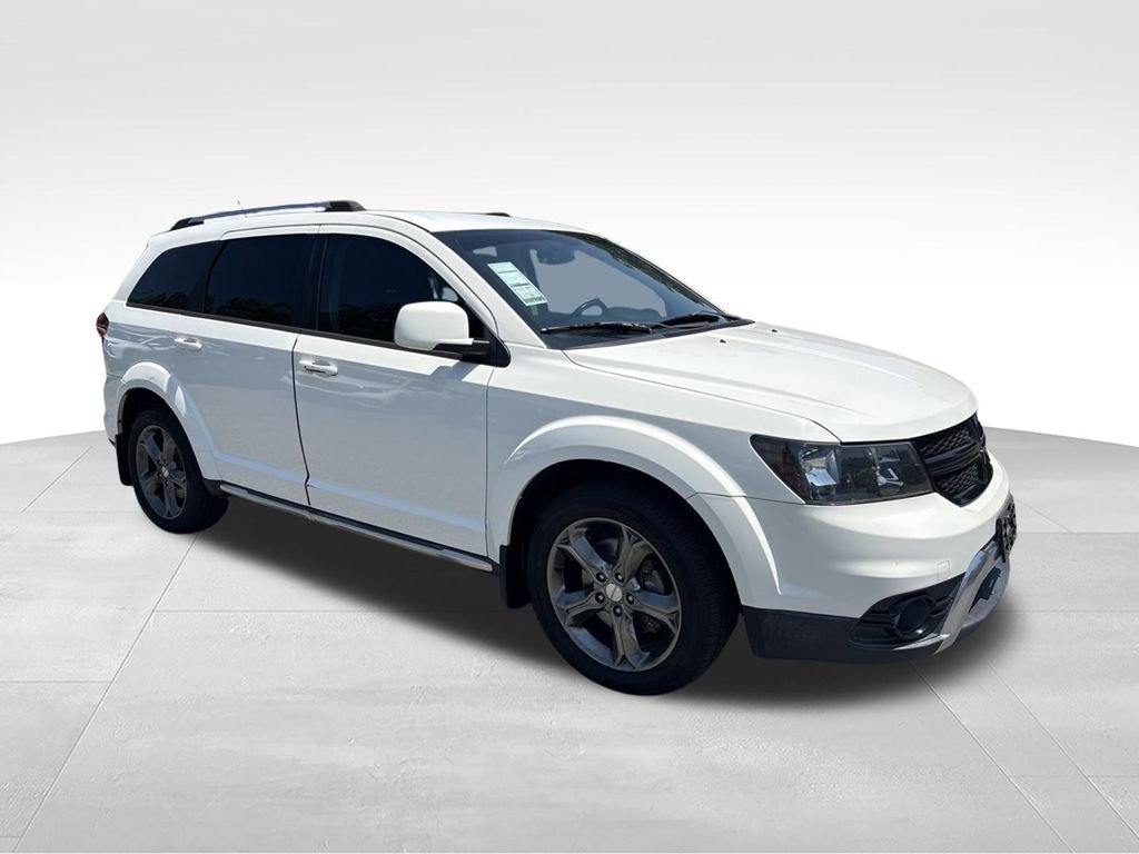 Used 2015 White Dodge Crossroad image 6