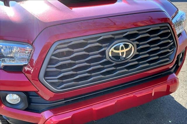 Certified Used 2020 BARCELONA RED MET. Toyota  image 28
