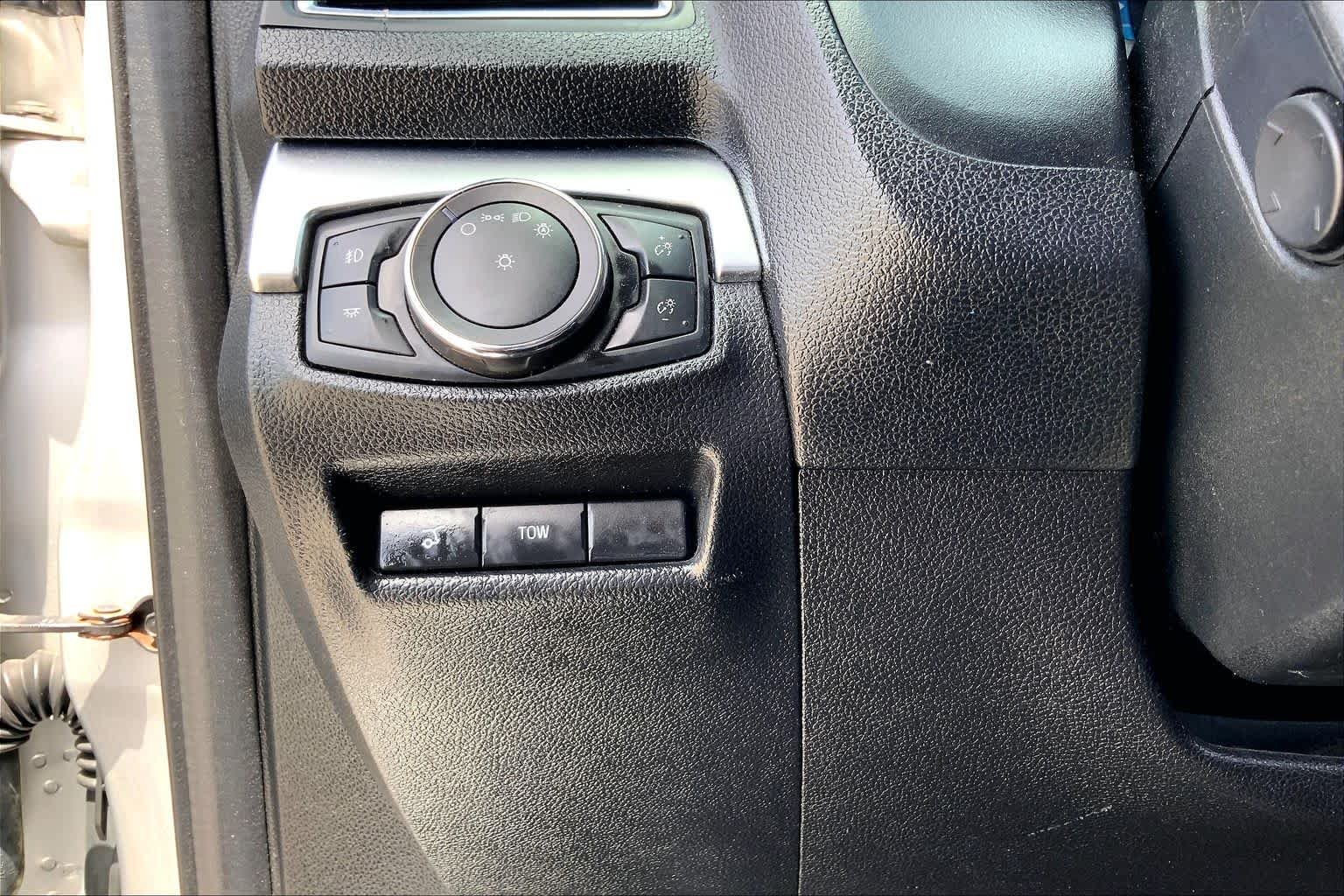 Used 2019 Ingot Silver Ford Limited image 32