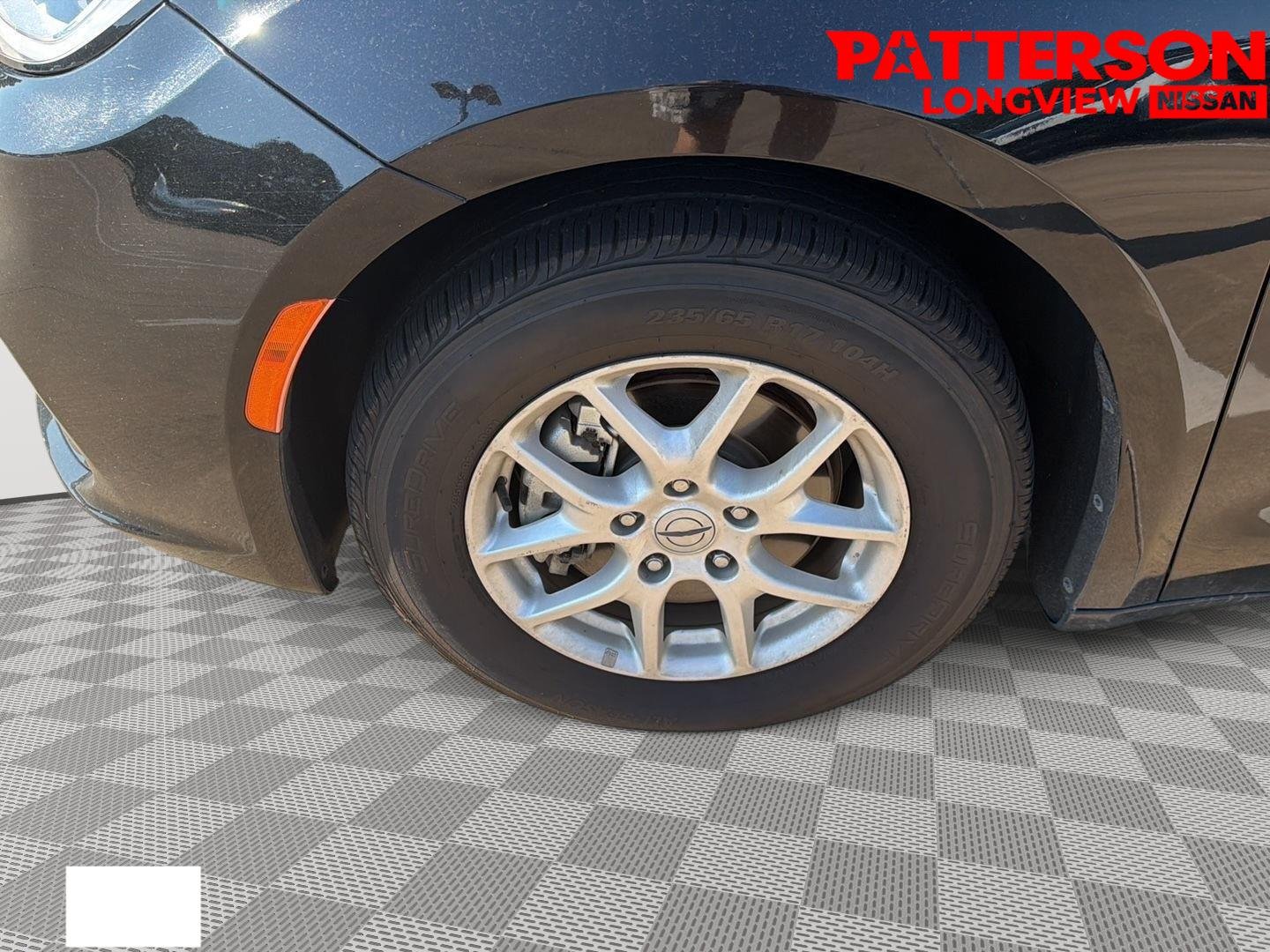 Used 2024 Diamond Black Crystal Pearlcoat Chrysler Touring L image 20