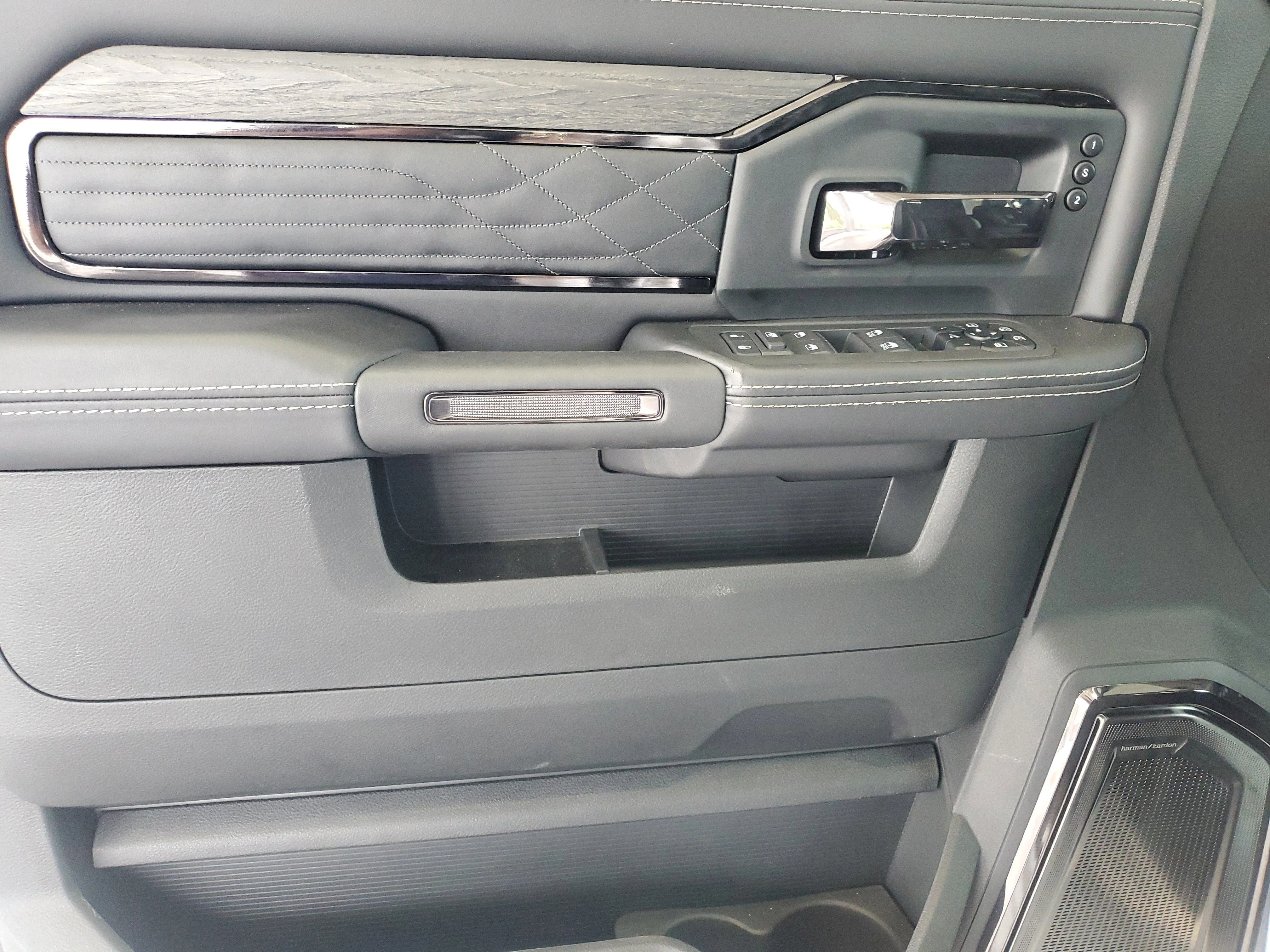 2025 RAM 2500 Limited - Photo 14