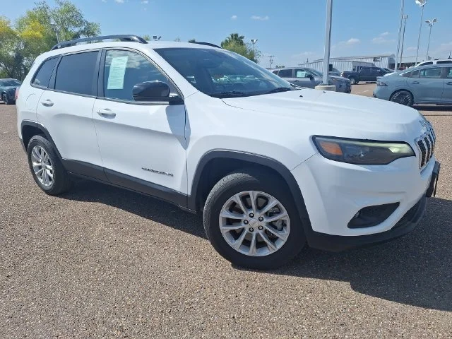Used 2022 White Jeep Latitude Lux image 1