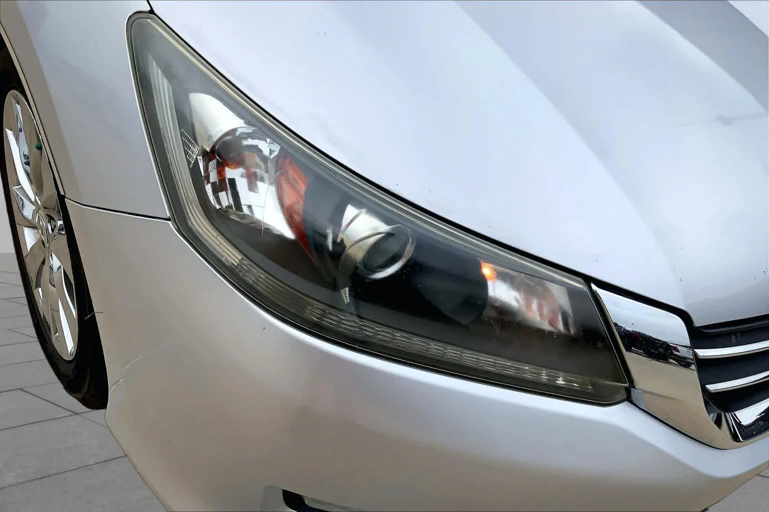 Used 2013 Alabaster Silver Metallic Honda EX-L image 25