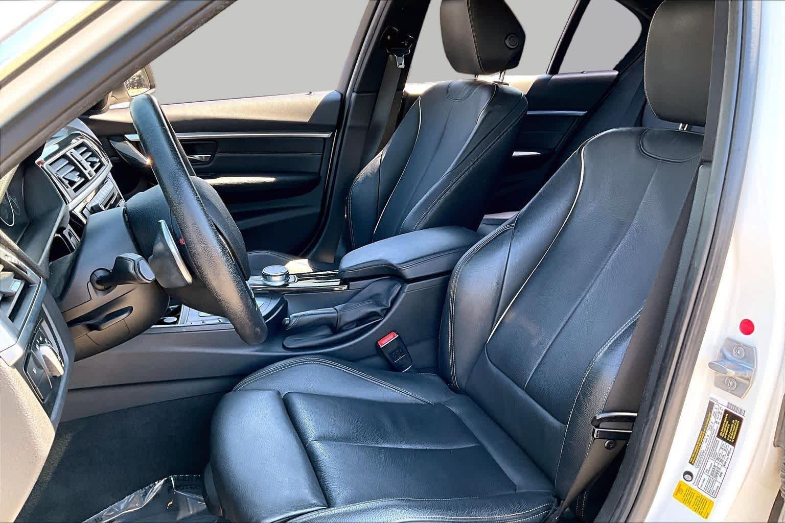 Used 2018 Alpine White BMW 330i image 7