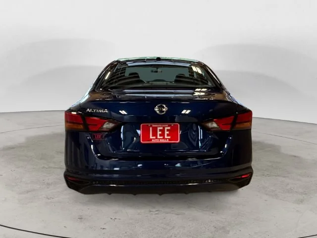 Used 2019 Blue Nissan 2.5 S image 4