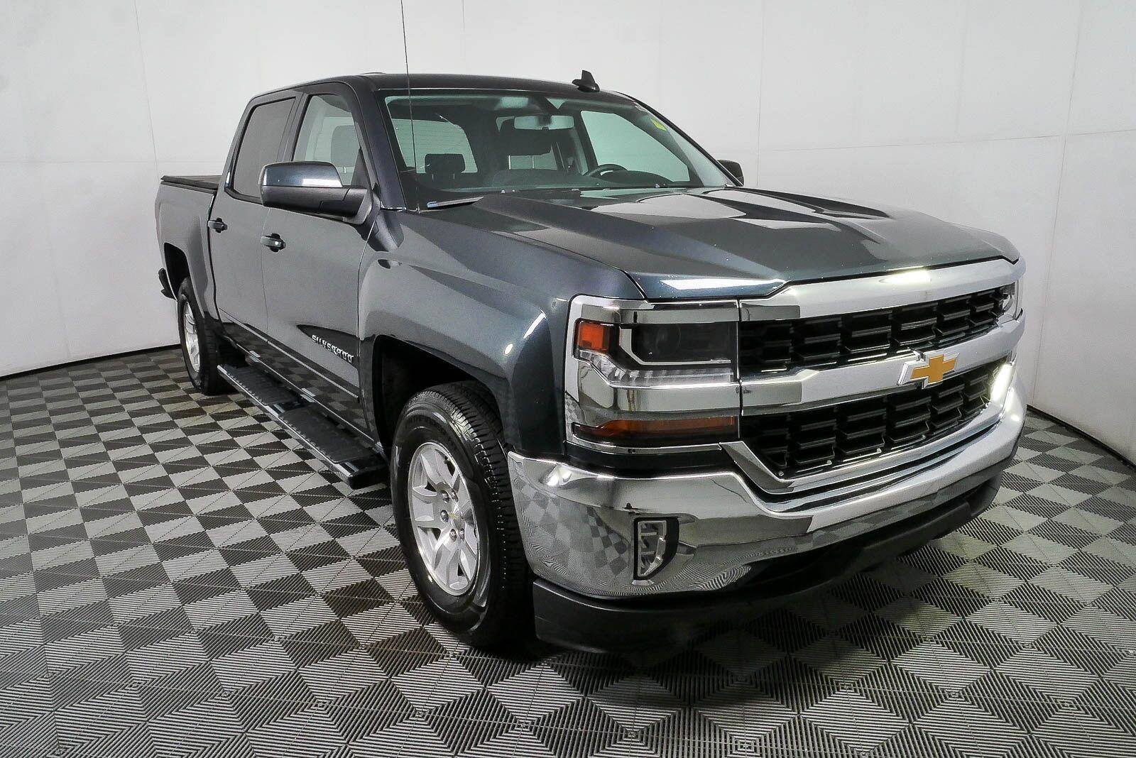 Used 2017 GRAPHITE METALLIC Chevrolet LT image 1