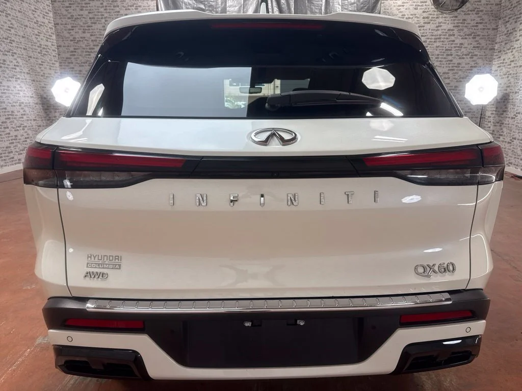 Used 2023 Majestic White INFINITI LUXE image 6