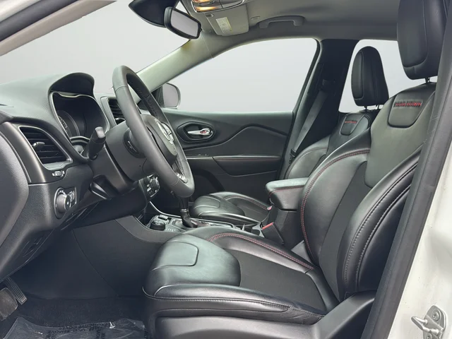 Used 2022 White Jeep Trailhawk image 10