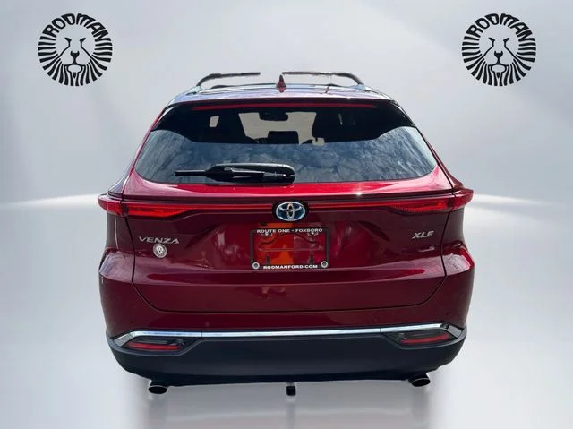 Used 2023 Pearl Toyota XLE image 7