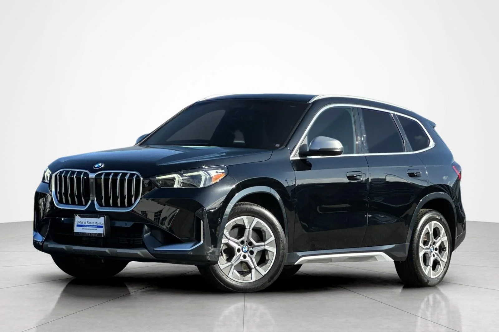 Used 2023 Jet Black BMW xDrive28i image 1