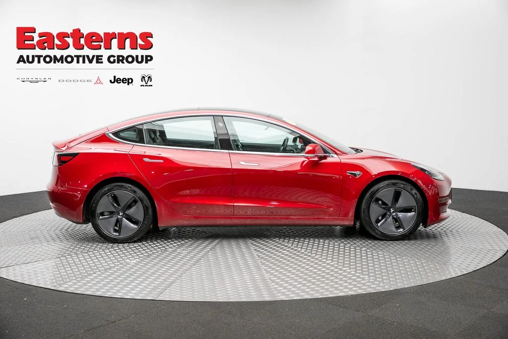 Used 2018 Red Tesla Long Range image 4