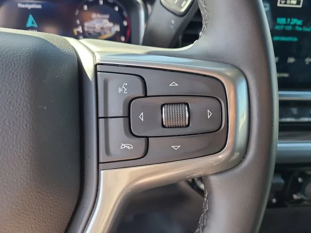 Used 2025 Summit White Chevrolet LT image 31