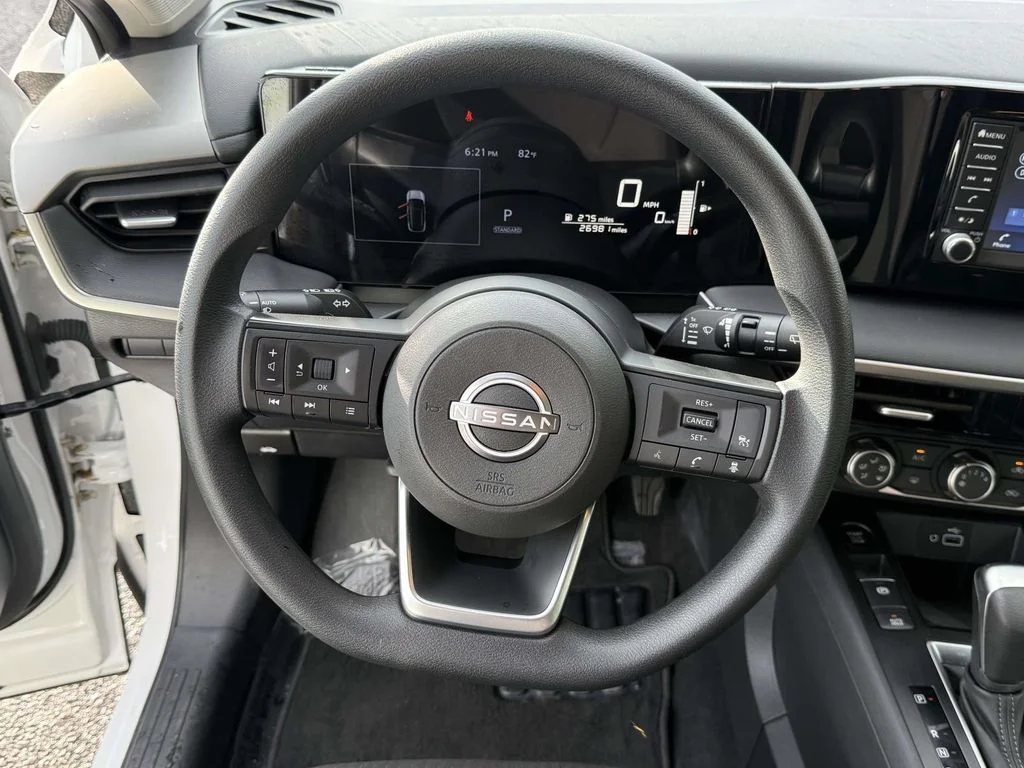 Used 2025 White Nissan S image 17