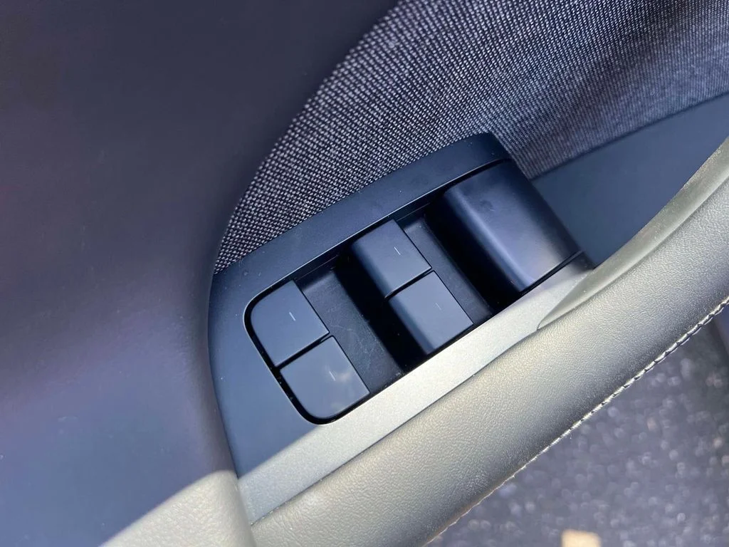 Used 2023 Blue Tesla Standard Range image 18