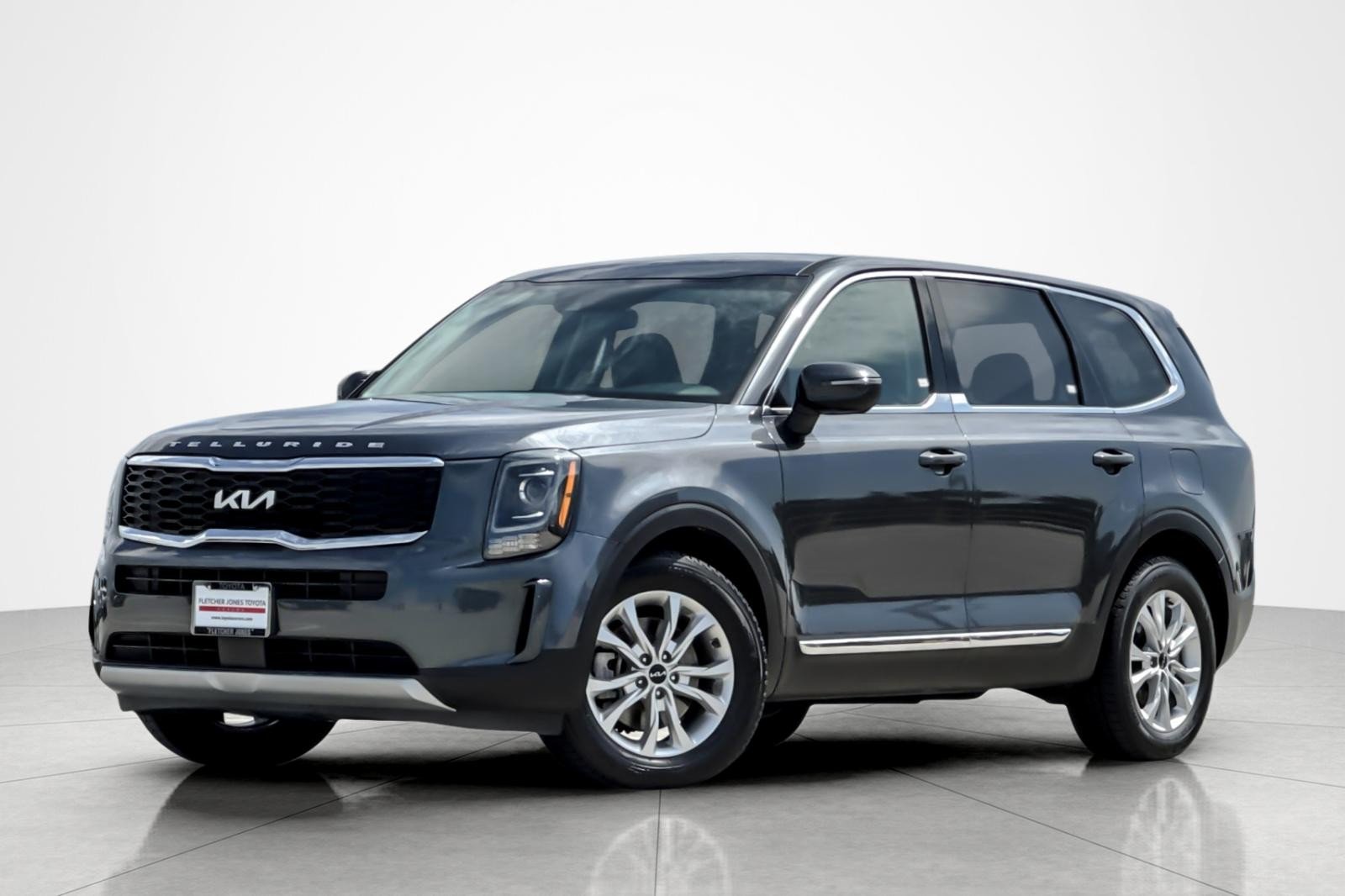 Used 2022 GRAY Kia LX image 1