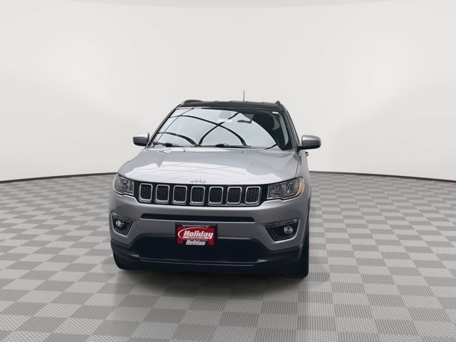 Used 2020 Billet Silver Metallic Clearcoat Jeep Latitude image 30
